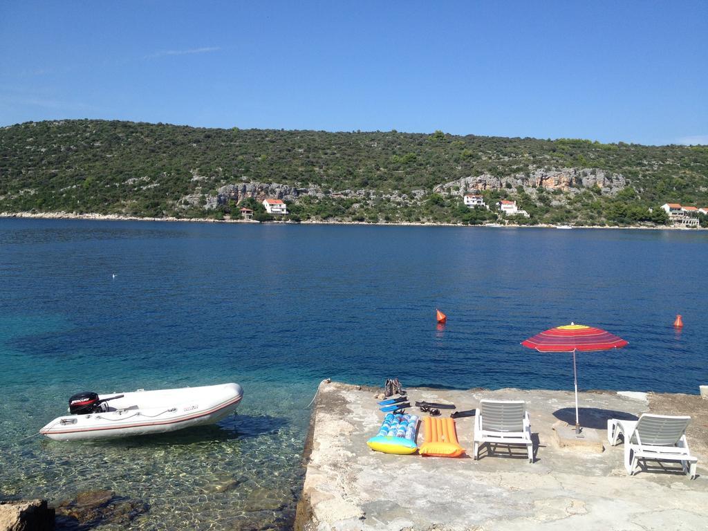 Apartments Lucin Veliki Drvenik Oda fotoğraf